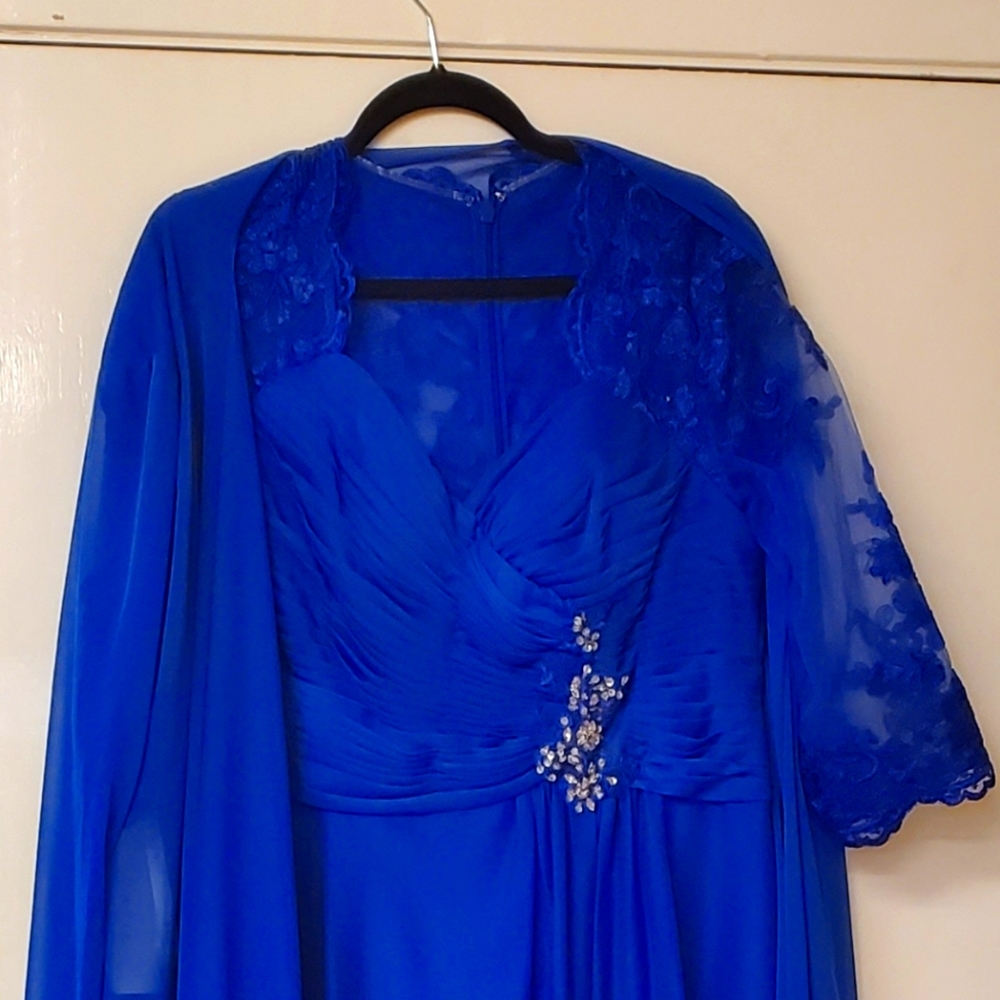Azelle Formal never worn with tags. Xl16 Royal Blue I am a sz 16 fits perfect